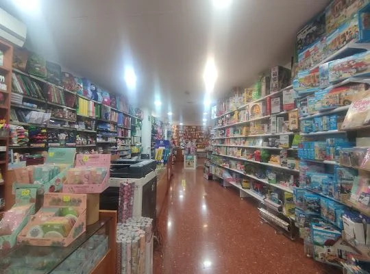 Tienda de papelería en Jaén con productos para estudiantes y oficinas